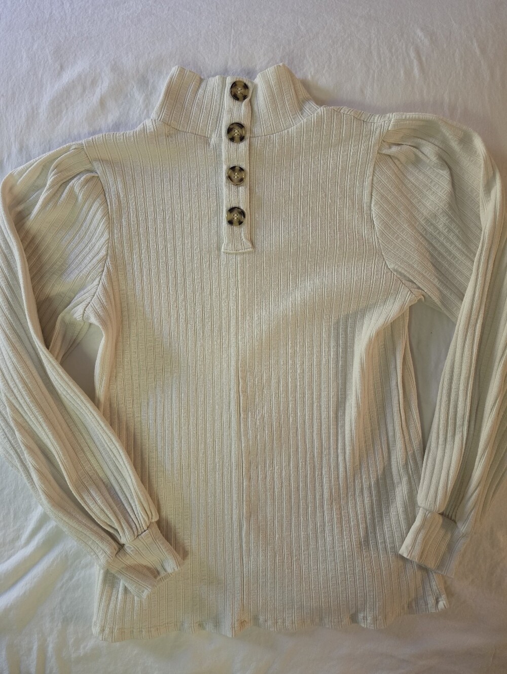 bohme Essentials Cream Ribbed Knit Tortoise Button Mock Neck Puff Top S/M